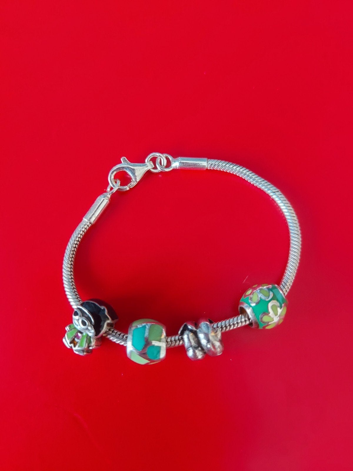 Zilveren kinderarmbandje met 4 bedels - 12cm, Sieraden, Tassen en Uiterlijk, Gebruikt, Ophalen of Verzenden, Met bedels of kralen