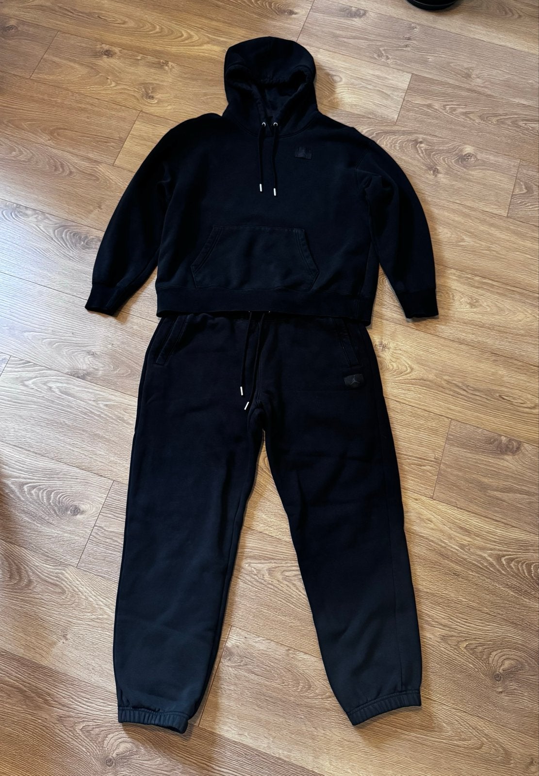 Jordan trainingspak zwart - hoodie M en joggingbroek L, Ophalen of Verzenden, Gedragen, Zwart, Overige typen
