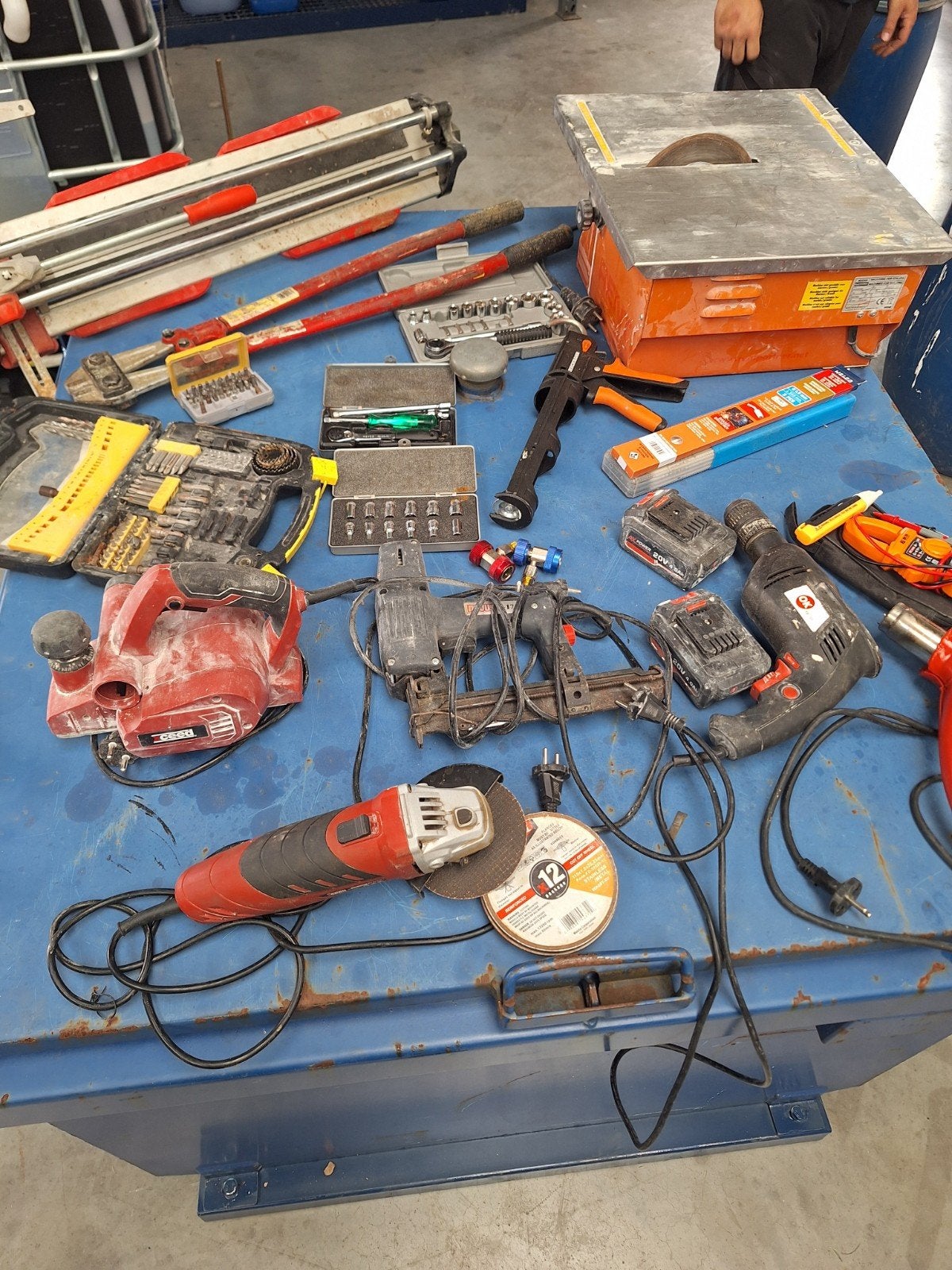 Complete partij gereedschap: elektrisch en handgereedschap, Ophalen, Gebruikt, Gereedschapsopslag