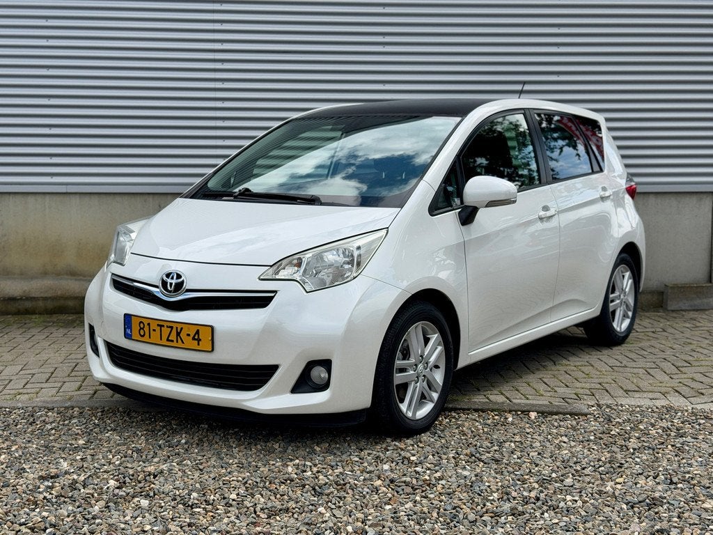 Toyota Verso-S 1.3 VVT-i Dynamic automaat | Pano, trekhaak,, Auto's, Toyota, Bedrijf, Te koop, Verso-S, ABS, Achteruitrijcamera