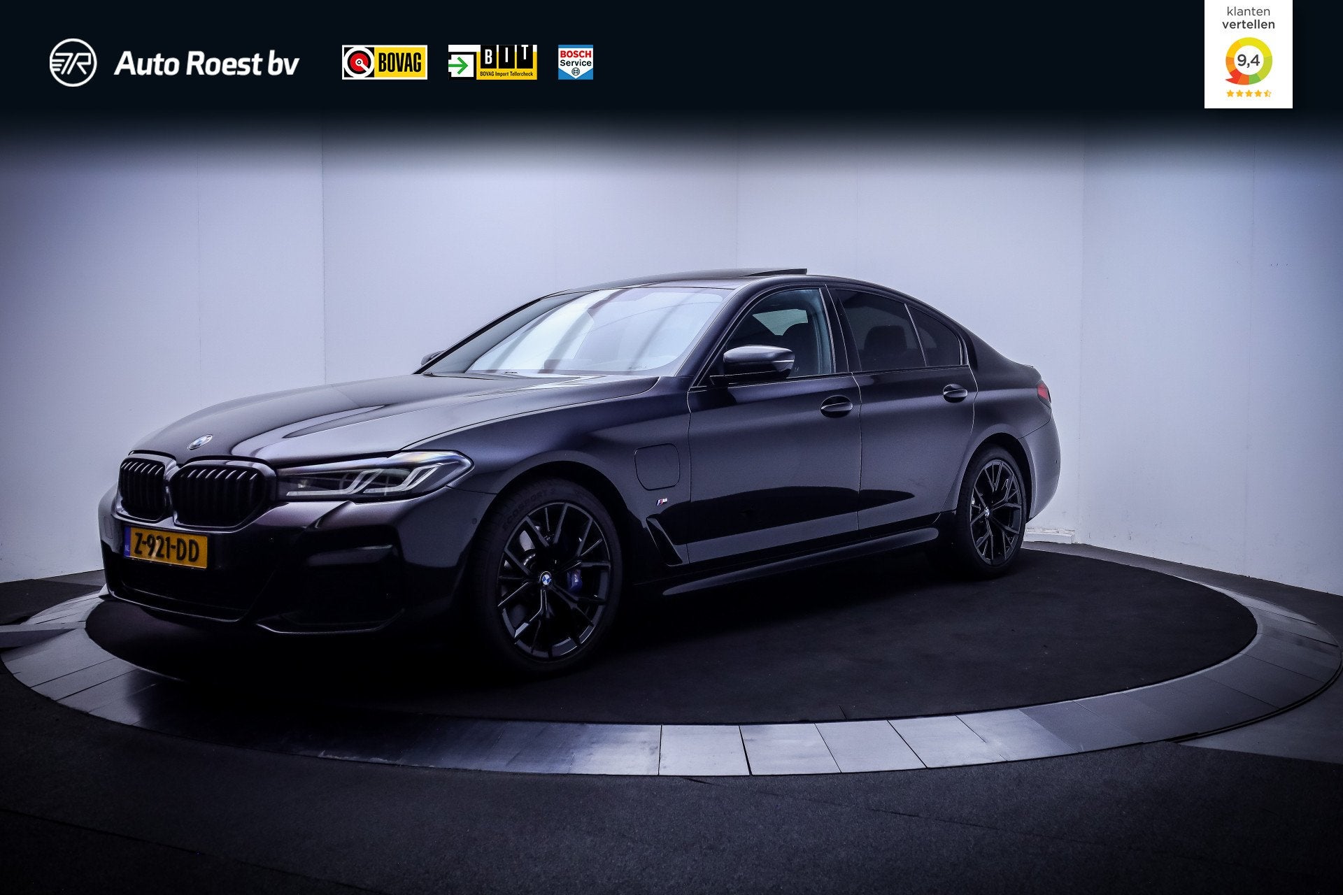 BMW 5 Serie 530e M-SPORT High Executive SCHUIFDAK | HARMAN K, Auto's, Gebruikt, 4 cilinders, Alcantara, Zwart