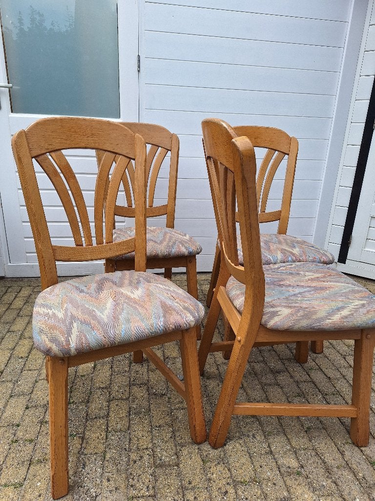 4 houten keukenstoelen gratis ophalen in Hedel, Ophalen, Hout, Gebruikt, Bruin