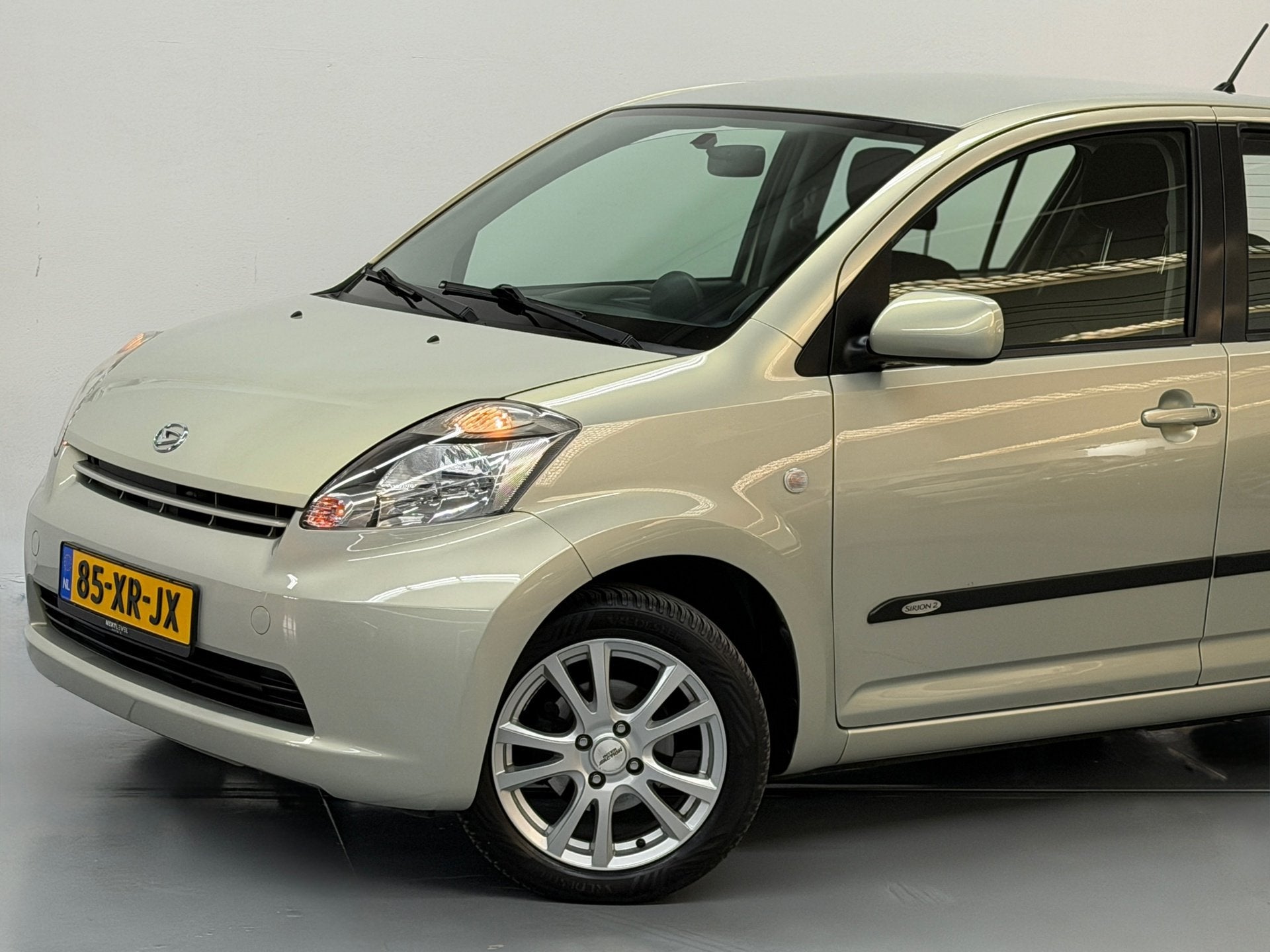 Daihatsu Sirion 2 1.3-16V Prestige AUTOMAAT Airco Camera Dea, Auto's, Dealer onderhouden, Stof, Gebruikt, 4 cilinders
