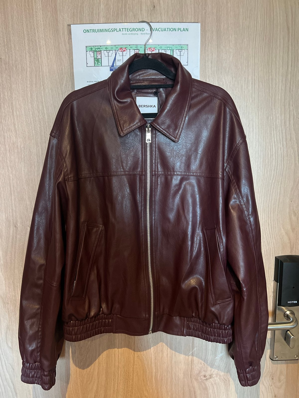 Bershka Leren Bomberjack - Nieuw met kaartjes, Ophalen, Nieuw, Maat 42/44 (L), Rood
