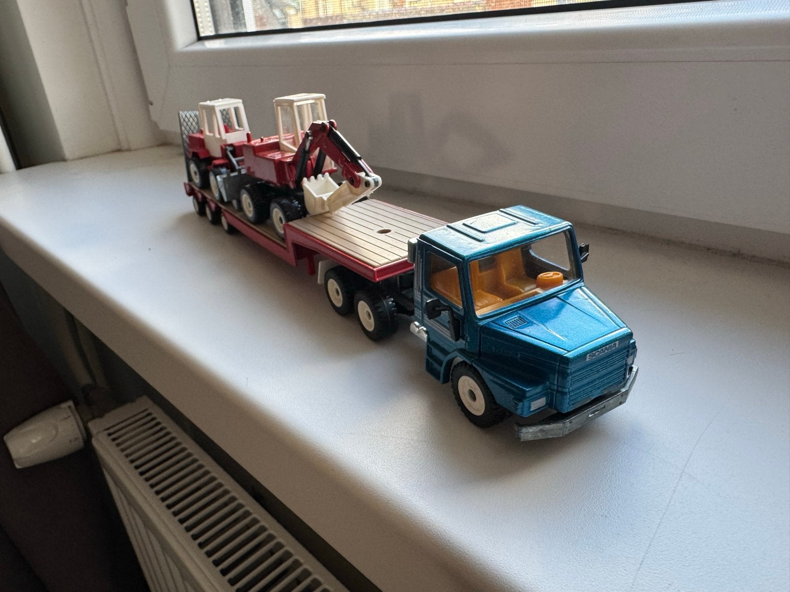 Siku Zeldzame Scania met dieplader en machines, Ophalen of Verzenden, Gebruikt