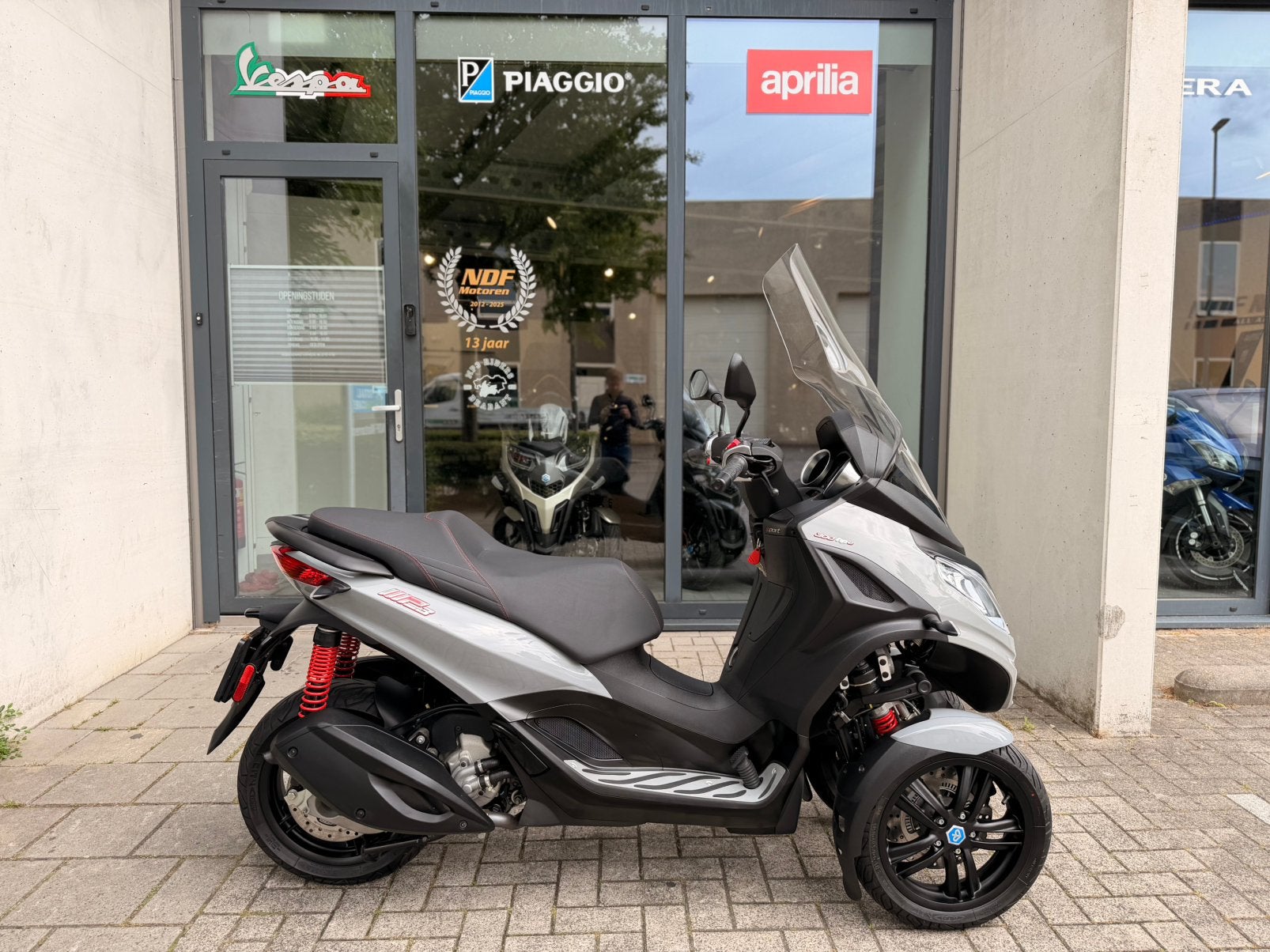 Piaggio mp3 300cc hpe asr abs autorijbewijs!!, Motoren, Particulier, Scooter