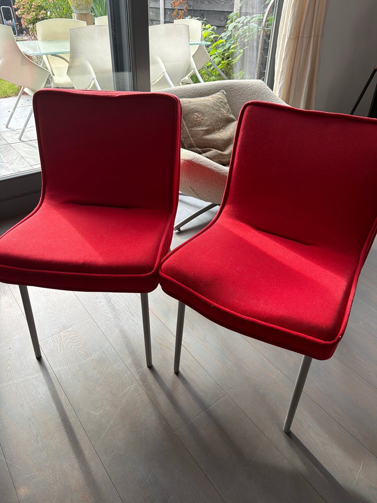 Twee Ligne Roset stoelen - Rood, Huis en Inrichting, Gebruikt, Twee, Ophalen of Verzenden, Stof