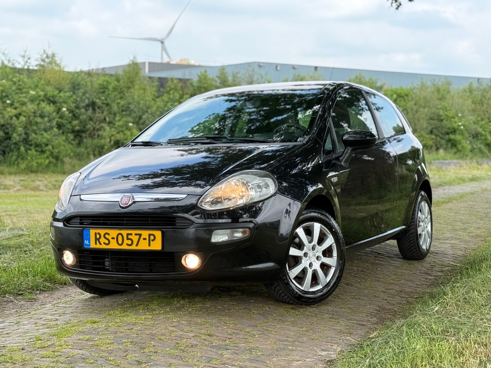 Fiat Punto EVO 1.4 3-DR | NW. APK! | NW. DISTRIBUTIE!, Voorwielaandrijving, Stof, 40 €/maand, Zwart
