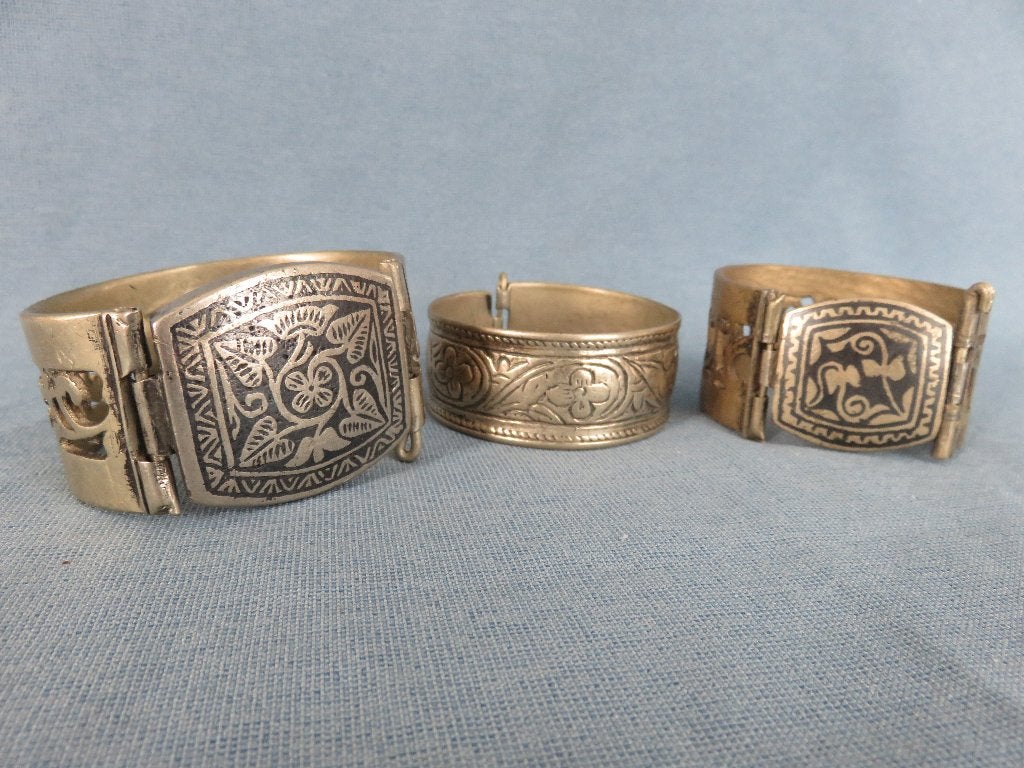 3 Antieke armbanden met niello en versieringen, Ophalen of Verzenden, Overige materialen, Armband