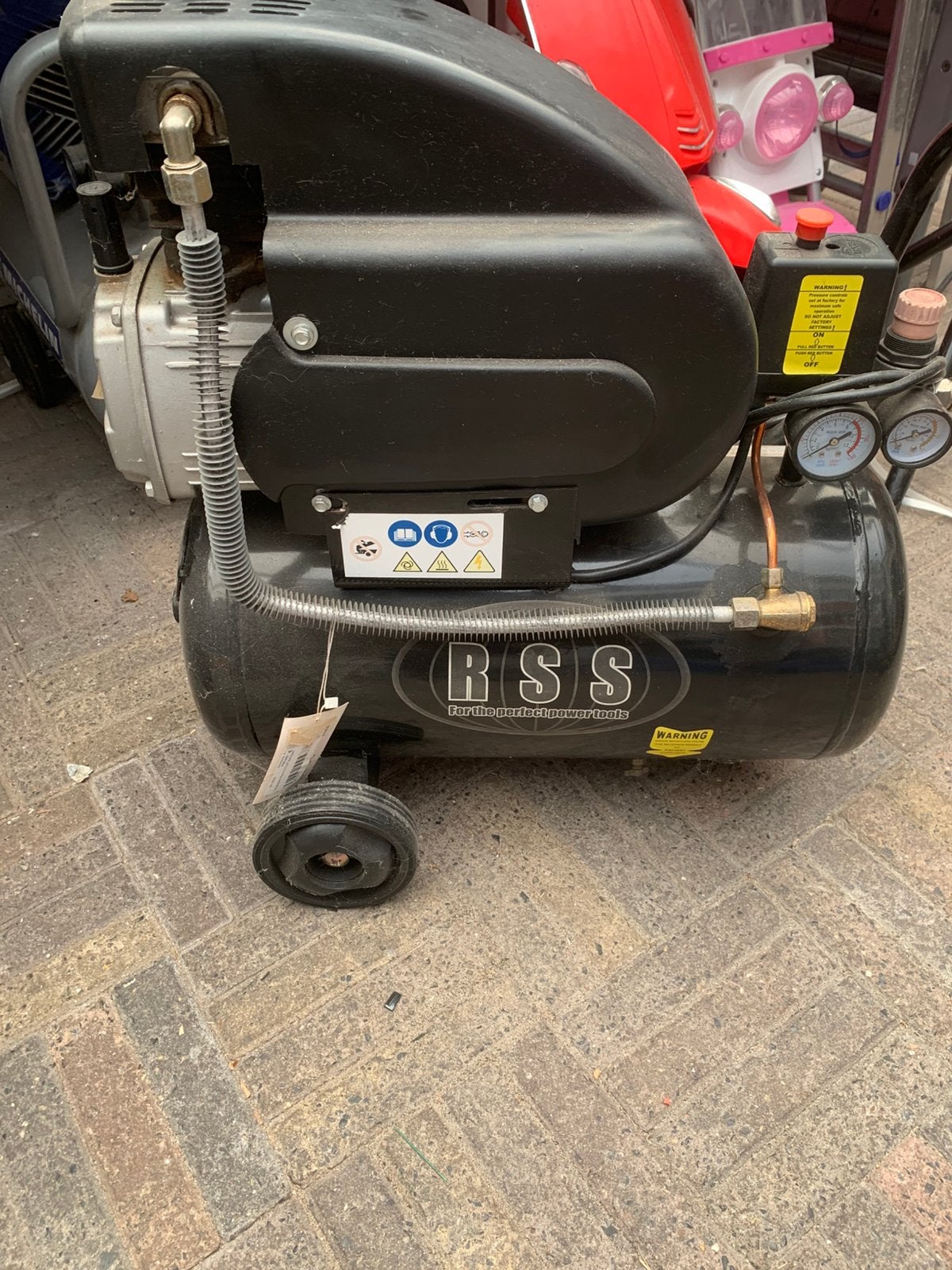 Compressor, Minder dan 25 liter, Ophalen, Zo goed als nieuw, Minder dan 200 liter/min