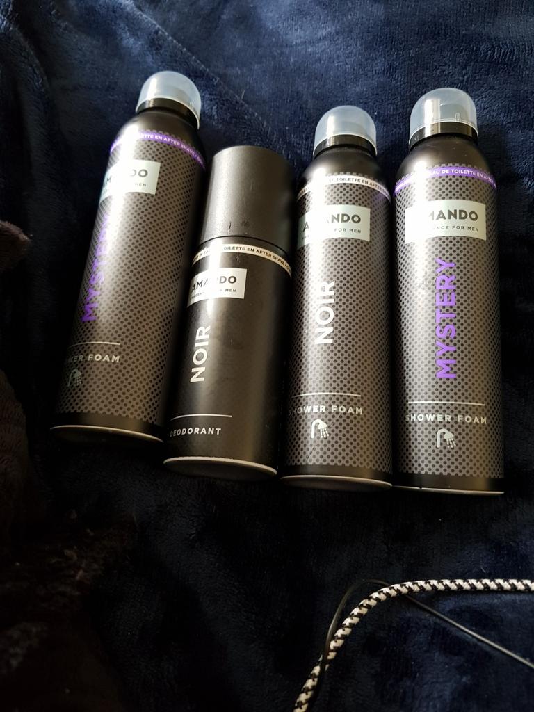 4 stuks amando  3 shower foam 1 deo, Verzenden, Bad & Douche