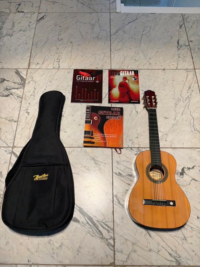 hele set: gitaar, gitaarhoes en gitaarboeken (beginners), Muziek en Instrumenten, Ophalen, Zo goed als nieuw, Klassieke of Spaanse gitaar