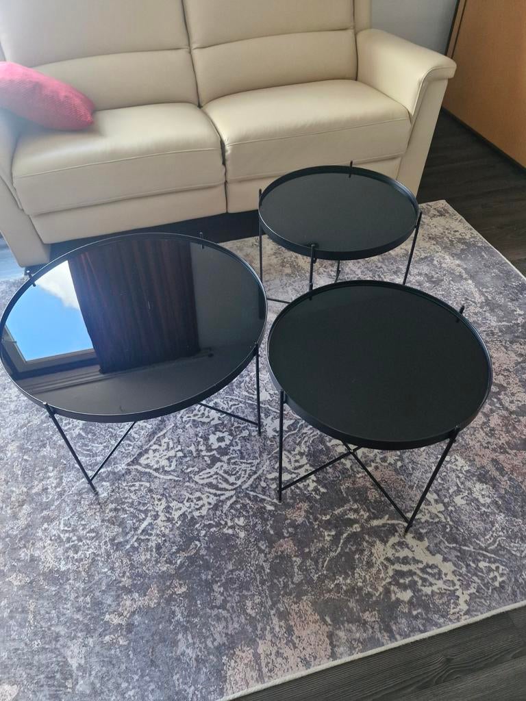 Set van 3 zwarte bijzettafels met glazen blad, Minder dan 45 cm, Rond, Modern, 55 tot 75 cm