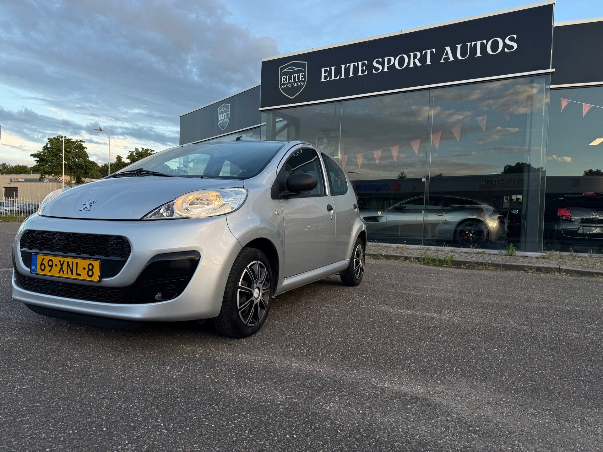 Peugeot 107 1.0 Access Accent I Airco I NAP I Carplay I, Voorwielaandrijving, Euro 5, Gebruikt, 4 stoelen
