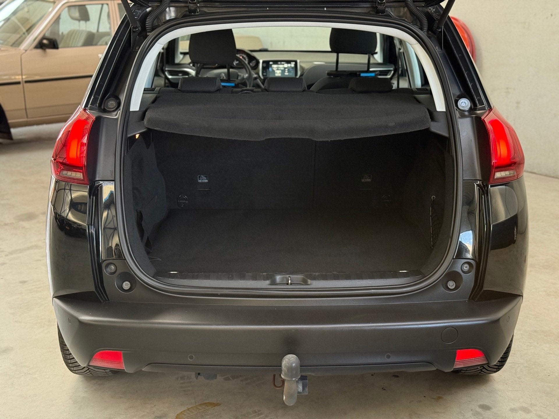 Foto 6 van Peugeot 2008 1.2 PureTech Blue Lion NAP Pano Navi Cruise Zee