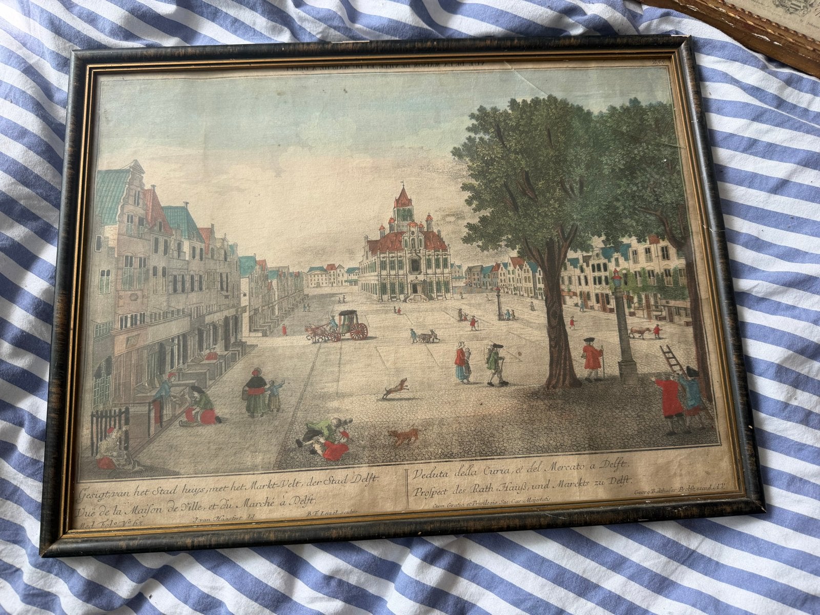 Zeldzame 18e-eeuwse handgekleurde optische prent Delft, Antiek en Kunst, Kunst | Etsen en Gravures, Handgekleurd, Stadsgezicht