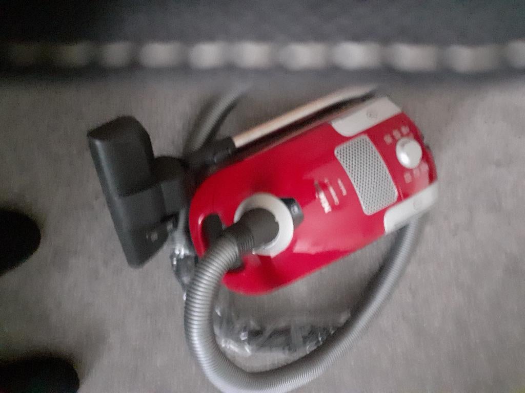 Miele Stofzuiger  2000 Watt., Ophalen, Gebruikt, Stofzak, 1600 tot 2000 watt