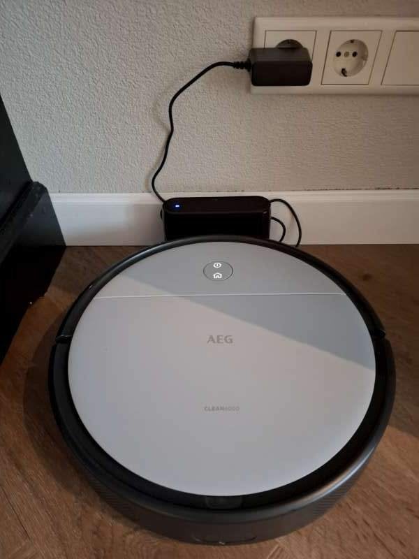 Robotstofzuiger AEG Clean 6000, Witgoed en Apparatuur, Stofzuigers, Stille werking, Ophalen of Verzenden, Zo goed als nieuw, Robotstofzuiger