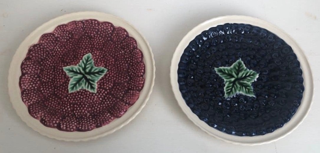 2 Majolica Fruit Borden bordjes, Vintage, Ophalen of Verzenden, Zo goed als nieuw, Bord(en)