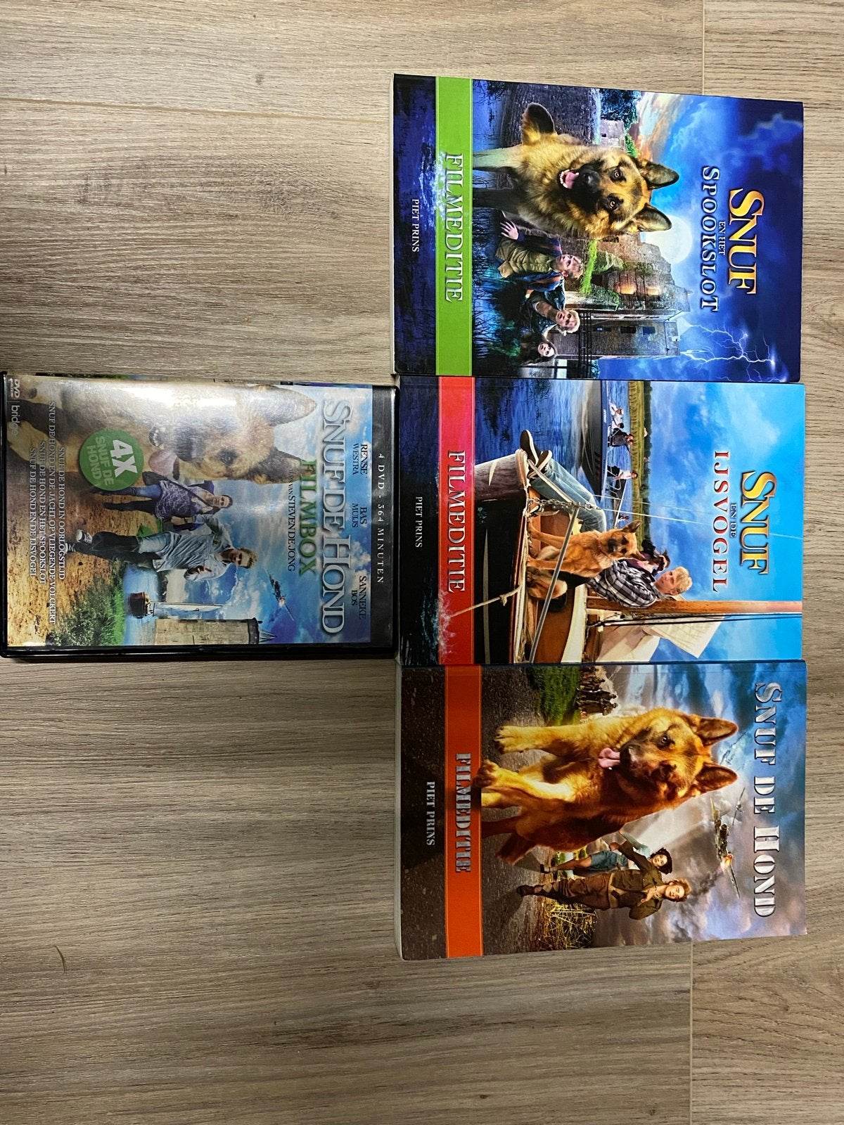 Complete serie Snuf de Hond boeken en 4 dvd’s, Ophalen of Verzenden, Gelezen, Fictie algemeen