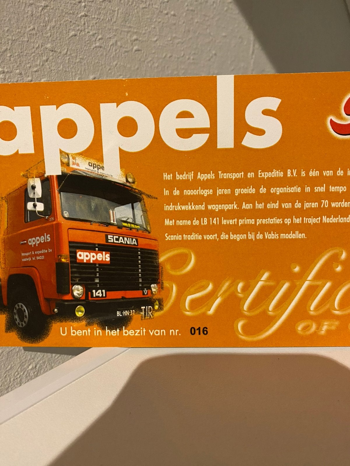 Scania model appel met papieren, Ophalen of Verzenden, Zo goed als nieuw, Bus of Vrachtwagen, Lion Toys
