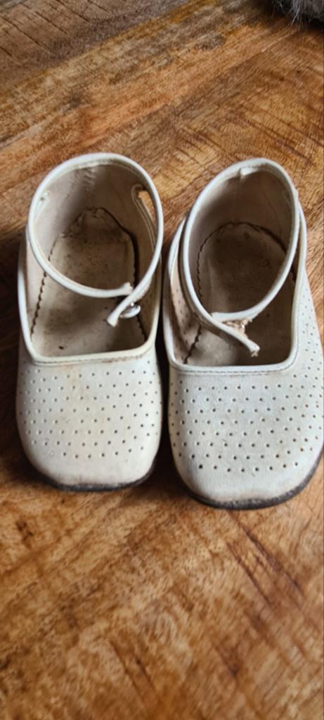 Zeer oude vintage nostalgische babyschoentjes uit 1950, Ophalen of Verzenden, Jongetje of Meisje, Schoentjes