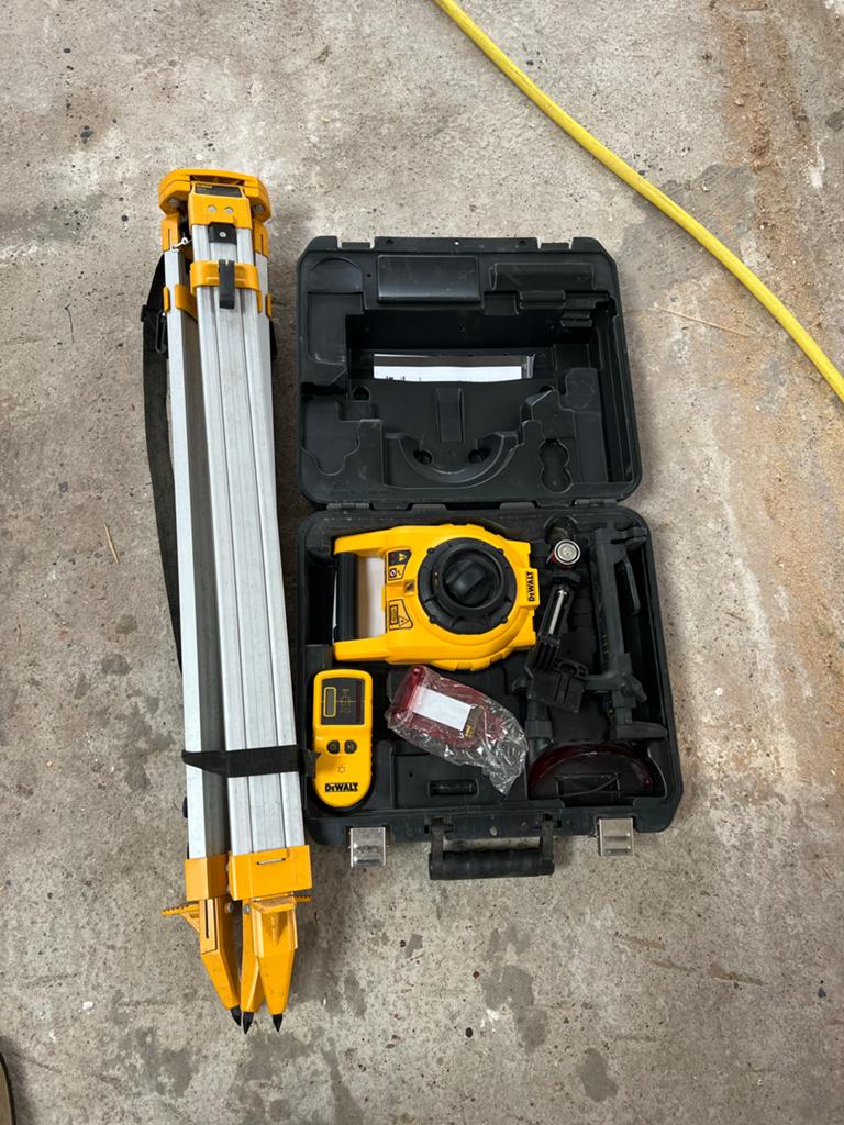 DeWalt Laserwaterpas met statief en ontvanger, Ophalen, Gebruikt, Licht