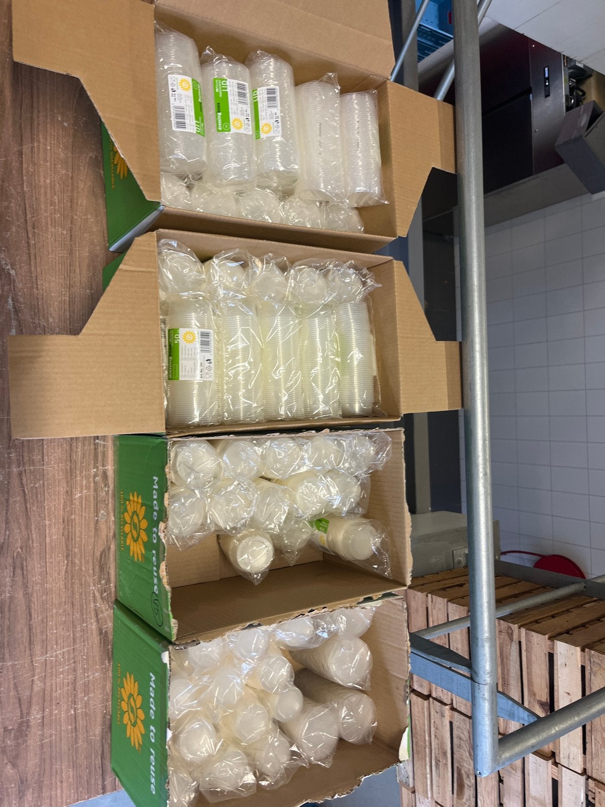 partij plastic saus bakjes incl deksels, Ophalen