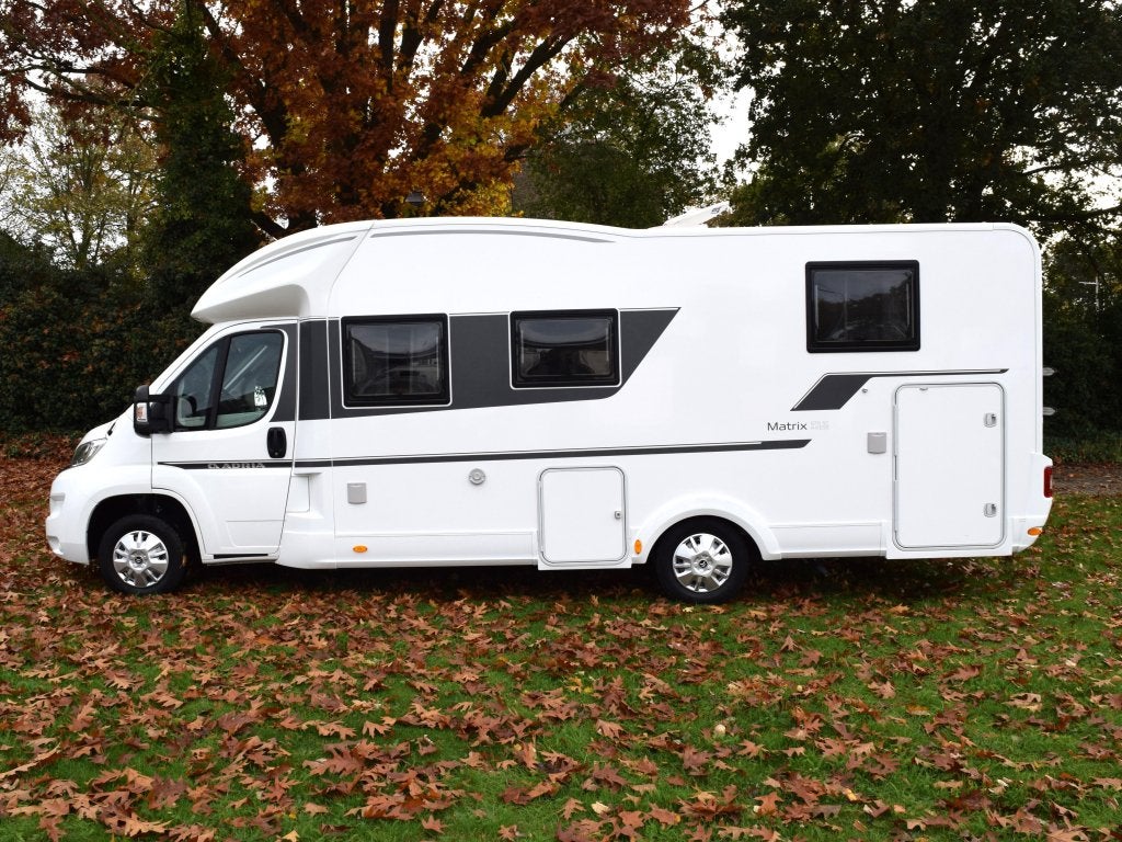 Adria Matrix Axess 670 SC Queensbed Hefbed 2018 XL Garage, Caravans en Kamperen, Campers, Ringverwarming, Bedrijf, Adria, 7 tot 8 meter