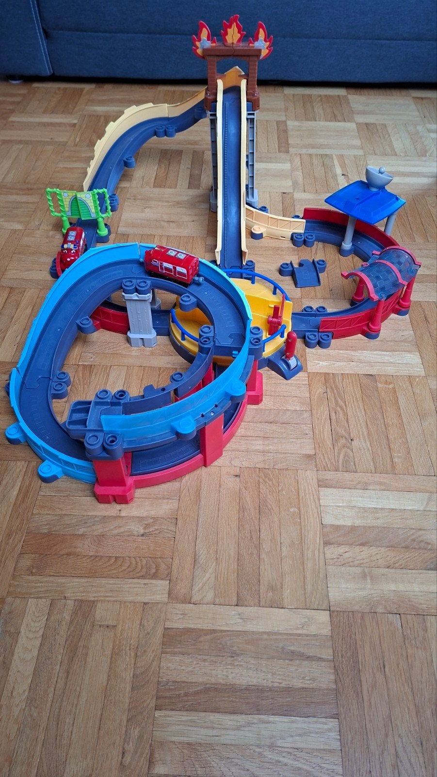 Chuggington racebaan met looping en twee autootjes, Overige merken, Gebruikt, Ophalen of Verzenden, Met looping
