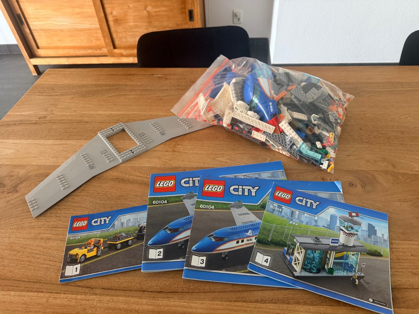 LEGO City Vliegveld Passagiersvliegtuig (60104), Lego, Ophalen of Verzenden, Compleet, Complete set