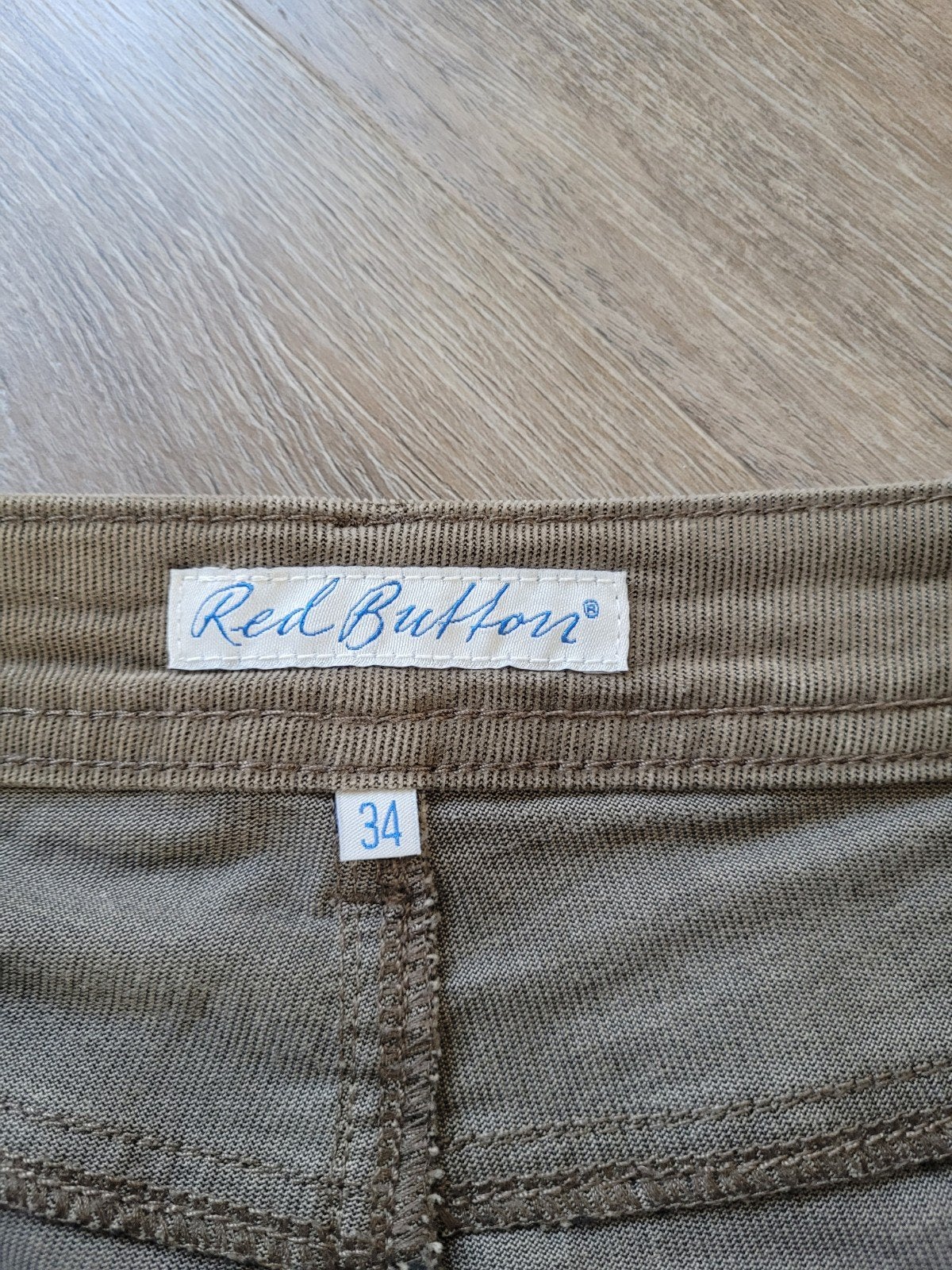 Red Button ribbroek Carrie, mt 34, olijfgroen, Kleding | Dames, Broeken en Pantalons, Ophalen of Verzenden, Zo goed als nieuw