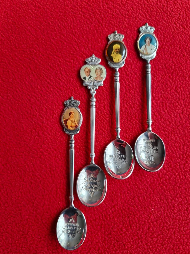 Lepelset, Wilhelmina, Emma, Juliana-Bernhard, Beatrix., Ophalen of Verzenden, Kaart, Foto of Prent
