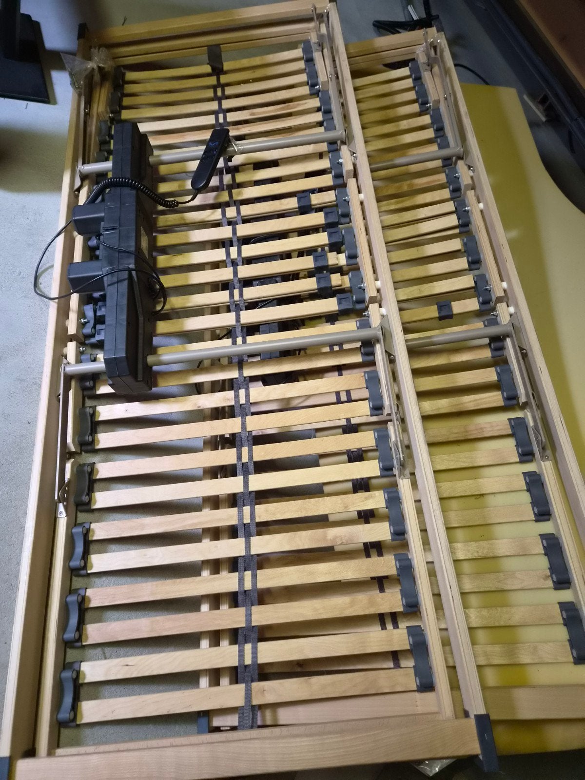 twee elektris lattenbodem, Ophalen