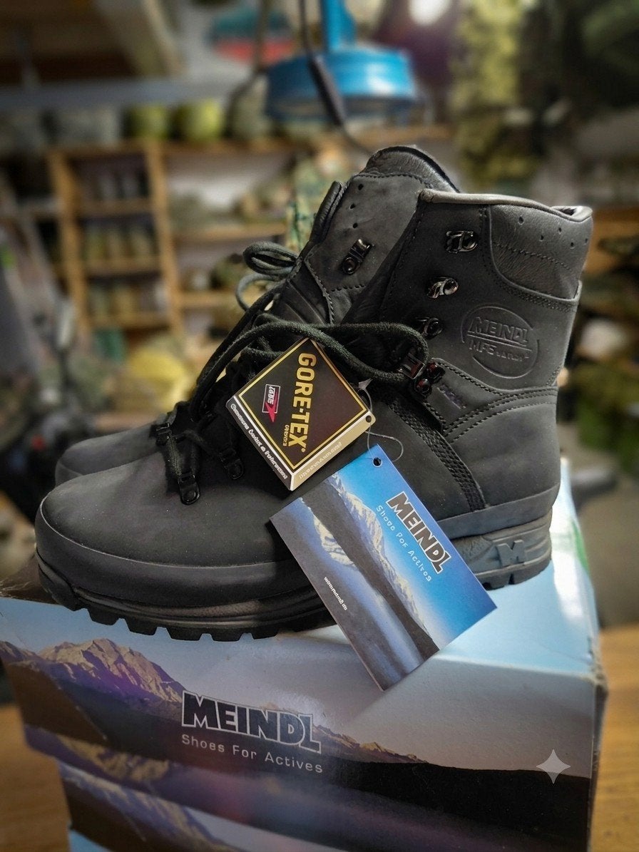 Meindl Island Pro wandelschoenen maat 45 nieuw in doos, Verzamelen, Militaria | Algemeen, Ophalen of Verzenden