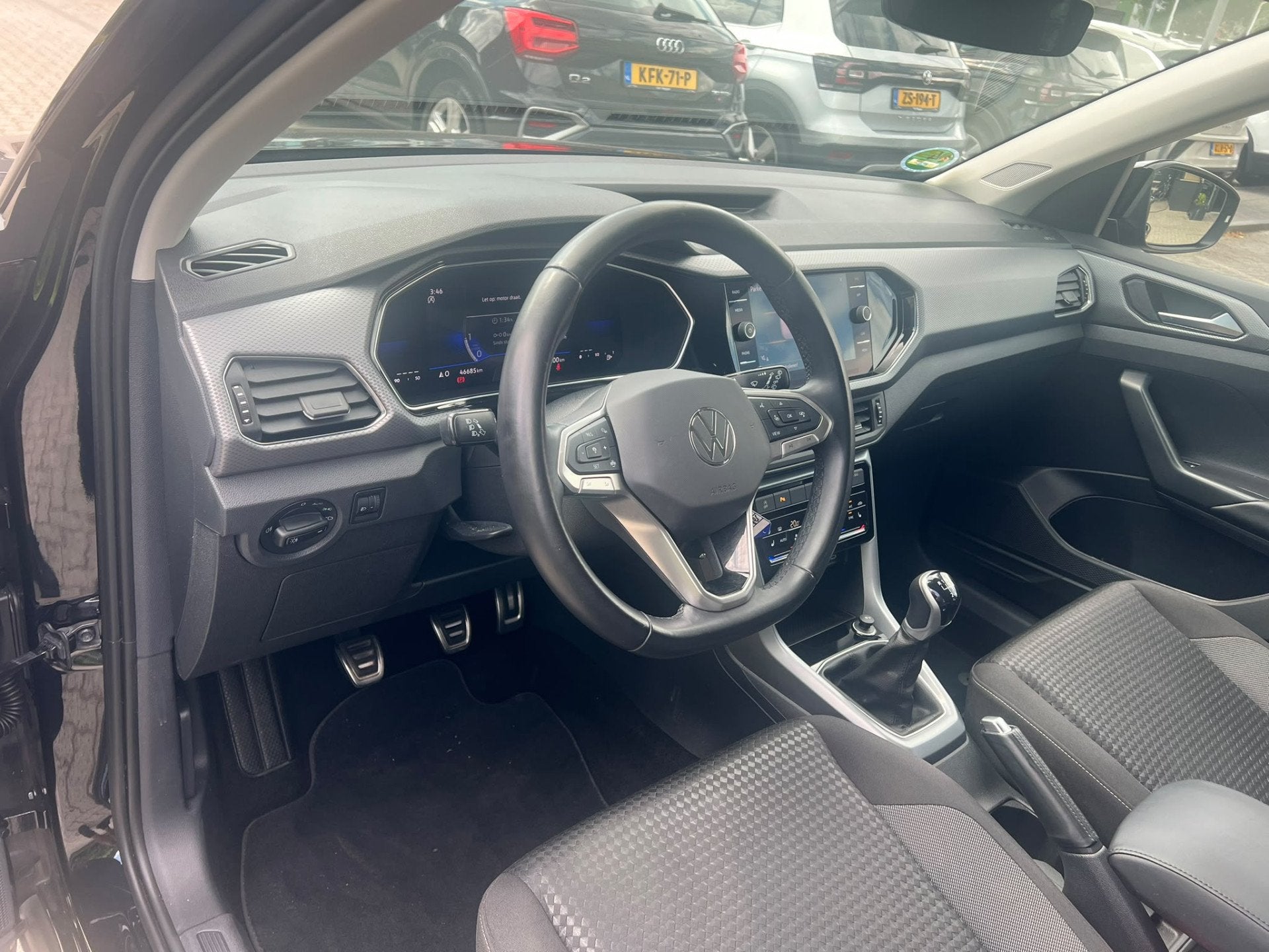 Volkswagen T-Cross 1.0 TSI virtual cockpit, navi, cruise, st, Auto's, Voorwielaandrijving, Gebruikt, Zwart, 620 kg