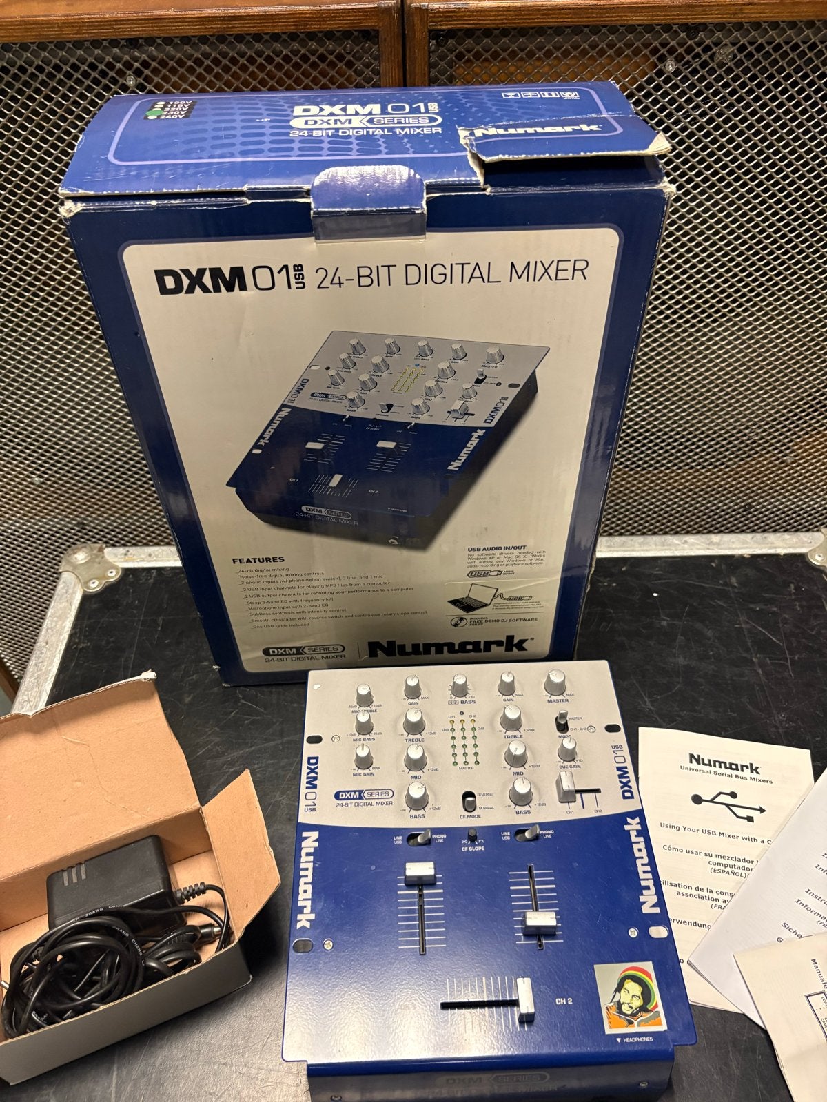 Numark DXM01 USB 24-bit Digitale Mixer - Grijs/Blauw, Muziek en Instrumenten, Mengpanelen, Ophalen, Zo goed als nieuw, Minder dan 5 kanalen