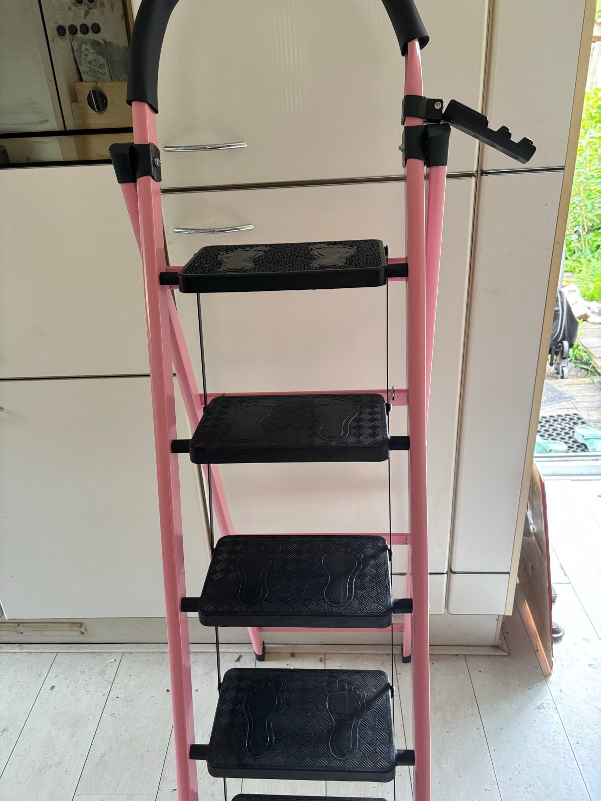 Roze huishoudtrap met 5 treden, Gebruikt, Trap, Ophalen of Verzenden, Opvouwbaar of Inschuifbaar