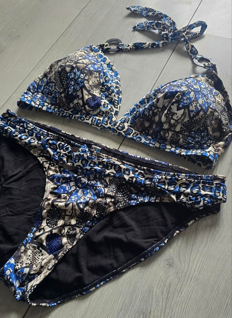 Mooie beachwave halter bikini mt 48, Kleding | Dames, Badmode en Zwemkleding, Beachwave, Blauw, Ophalen of Verzenden, Zo goed als nieuw