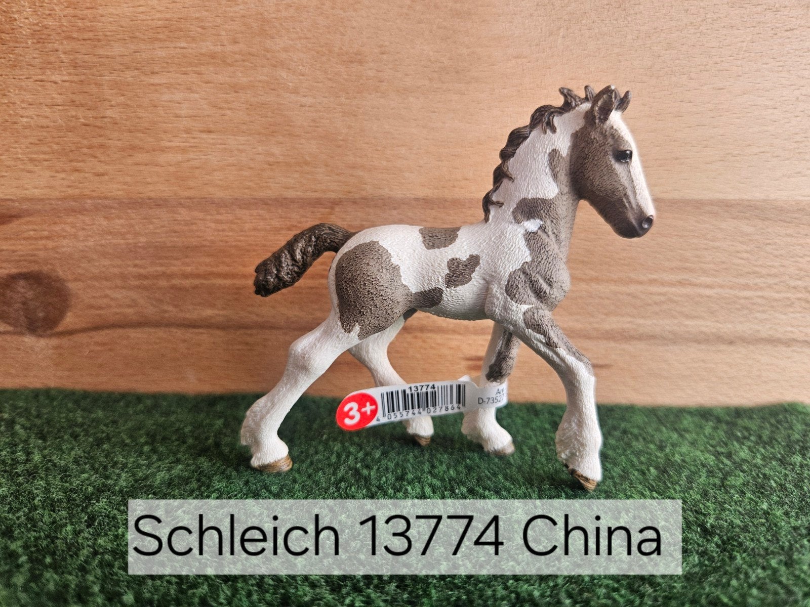 Schleich 13774 Tinker veulen met vaantje uit 2015, Ophalen of Verzenden, Zo goed als nieuw, Paard, Beeldje of Figuurtje