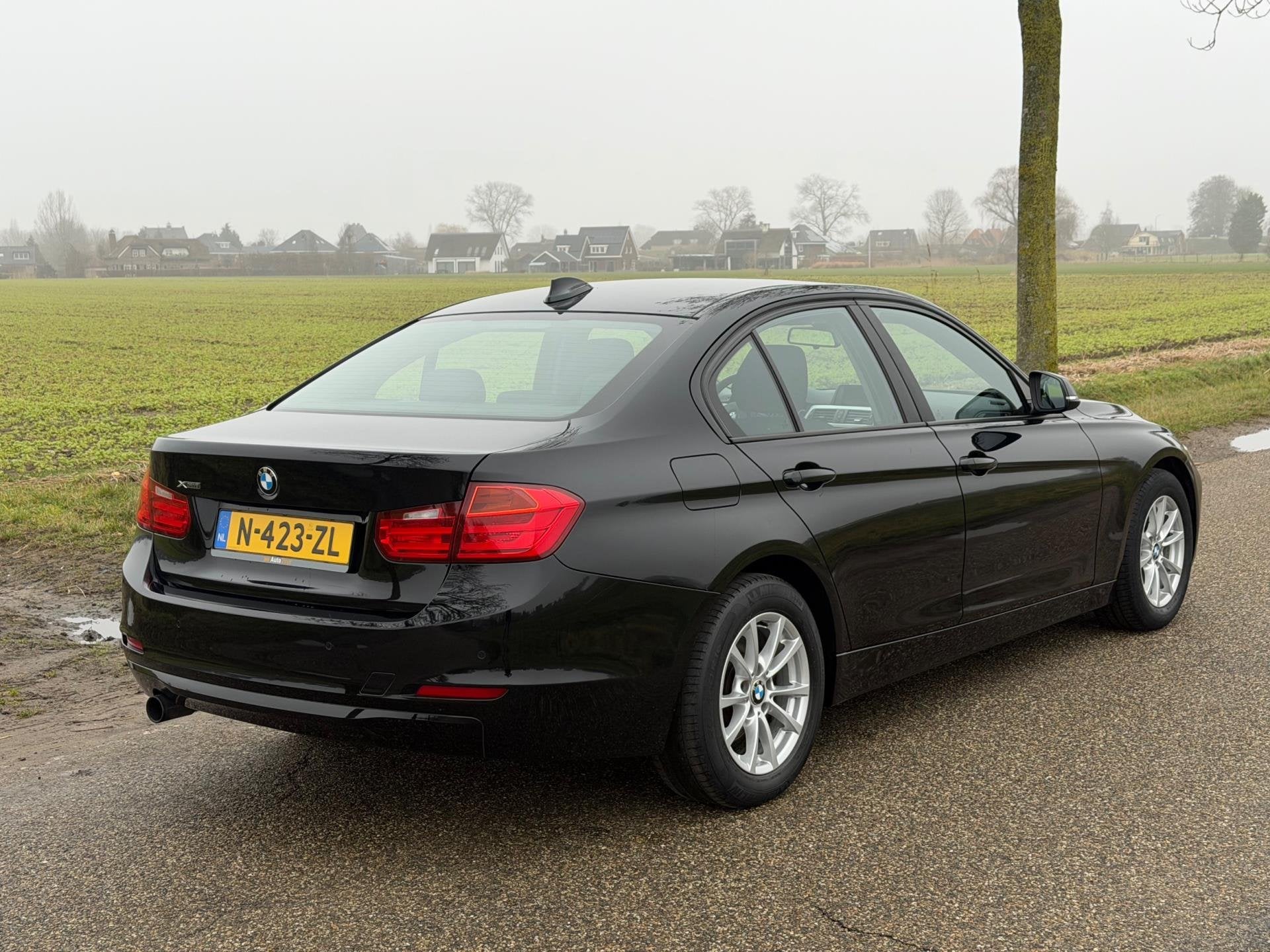 BMW 3-serie 320i xDrive Executive APK 04-2027, Auto's, BMW, Euro 5, Gebruikt, Zwart, 4 cilinders