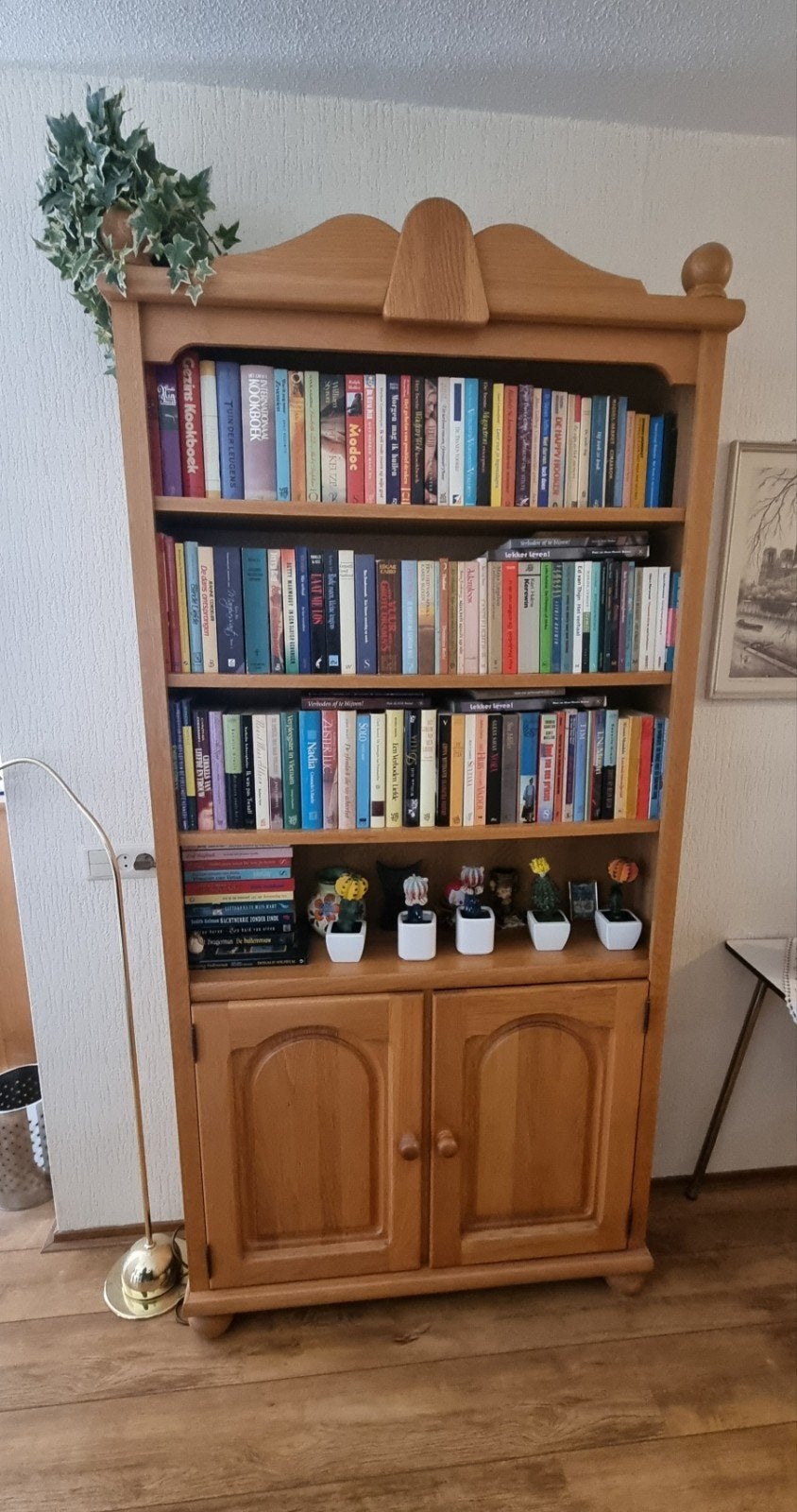Diverse huisraad: boekenkast, dressoir, salontafel en meer, Ophalen