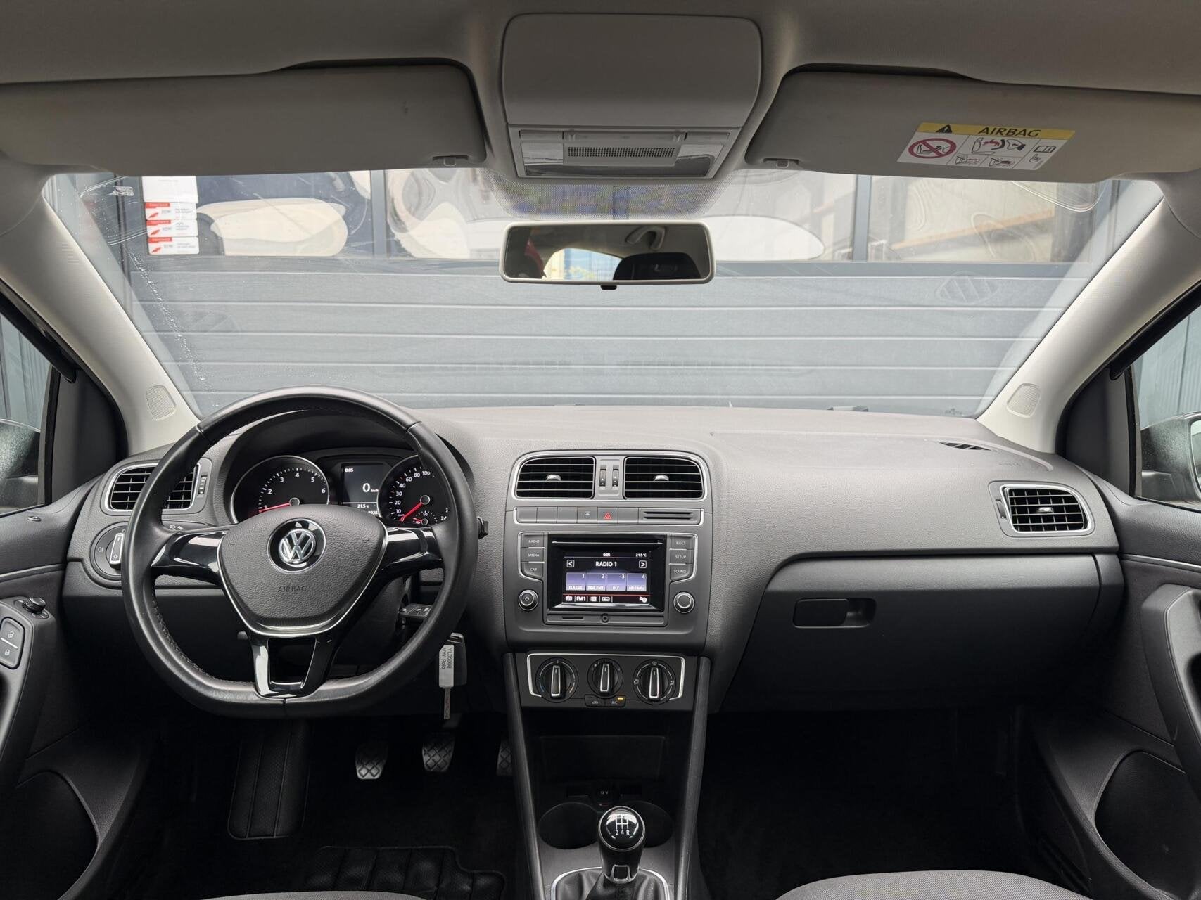 Volkswagen Polo 1.0 Comfortline | Airco | Zuinig, Auto's, Stof, Gebruikt, Zwart, Bedrijf
