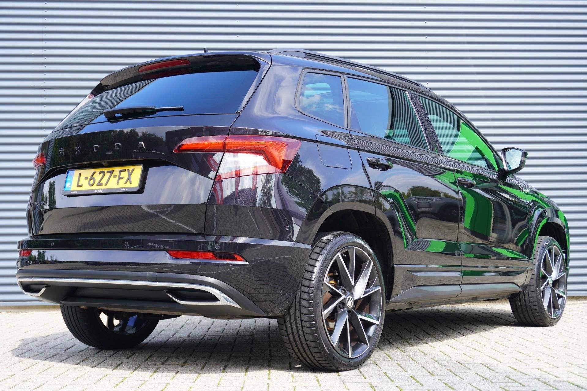 Skoda Karoq 1.5 TSI 150pk DSG ACT Sportline Business | Panor, 12 maanden, Stof, 4 cilinders, Zwart