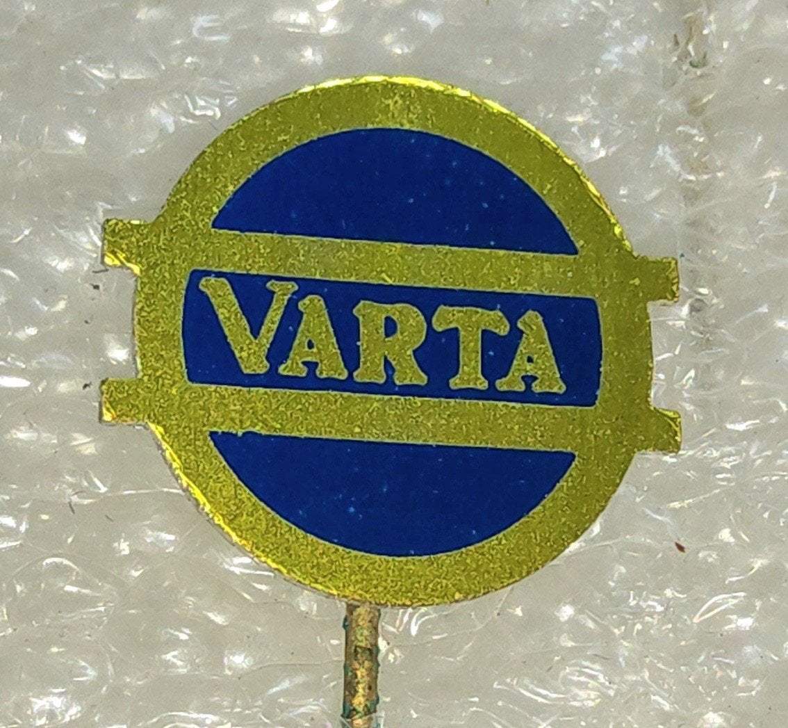 Vintage Varta Accu Speldje - Verzamelobject, Verzamelen, Ophalen of Verzenden, Gebruikt, Merk, Speldje of Pin