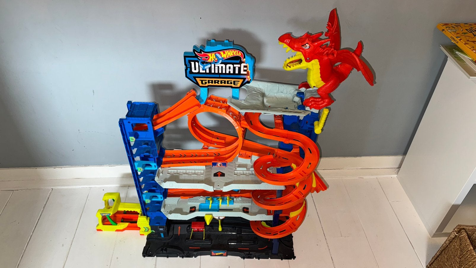Hotwheels garage met draak, Ophalen, Zo goed als nieuw