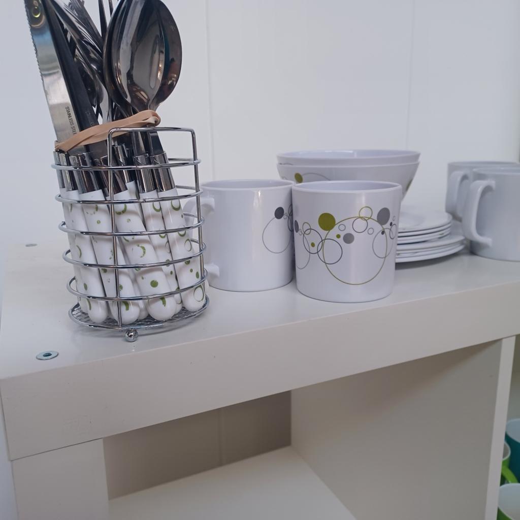 Mooi camping servies en bestek set voor 4 personen, Caravans en Kamperen, Kampeeraccessoires, Ophalen of Verzenden, Zo goed als nieuw
