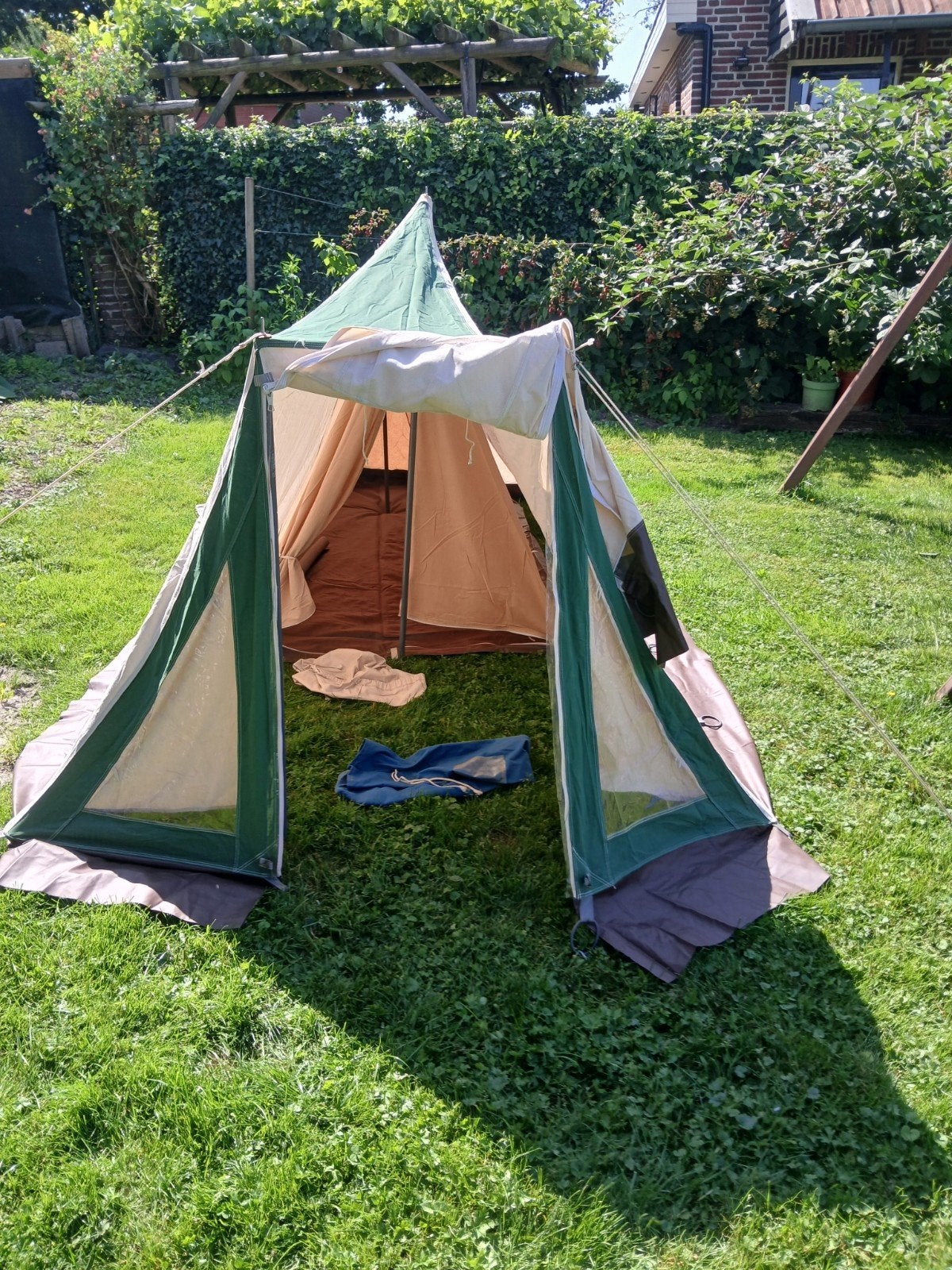 2x Japio tent de vrijbuiter 2 persoons en 4 persoons, Caravans en Kamperen, Tenten, Ophalen, Gebruikt