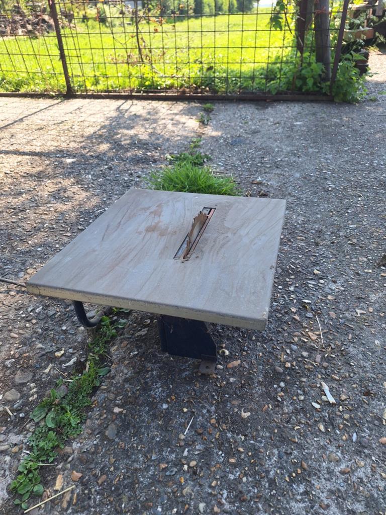 Kleine zaagtafel - Werkend weggezet, Doe-het-zelf en Verbouw, Gereedschap | Zaagmachines, Ophalen, Gebruikt, Cirkelzaag, 600 tot 1200 watt