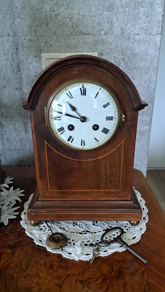Antieke tafelklok met Romeinse cijfers, Ophalen of Verzenden